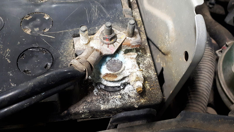 corrosion sur borne de batterie